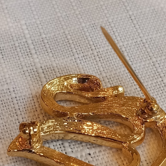 Vtg Goldtone Trifari Swan Pin - Picture 4 of 4